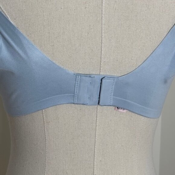 Victoria's Secret Wireless Body by Victoria Bra, 36C, periwinkle - Picture 2 of 4
